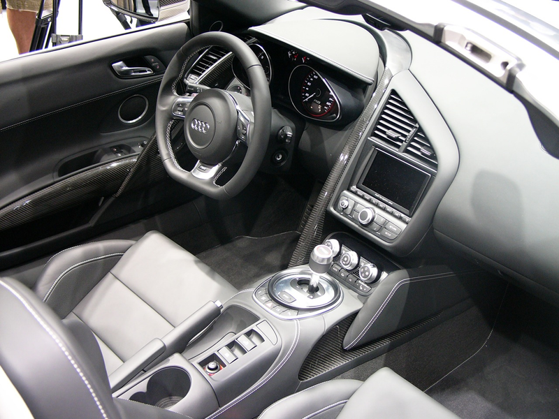 Illustration for article titled Audi R8 5.2 FSI Spyder: Live Photos